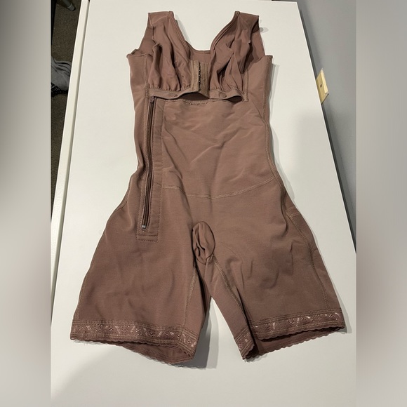 Delie d Prada Faja Size small NWOT - Picture 3 of 13